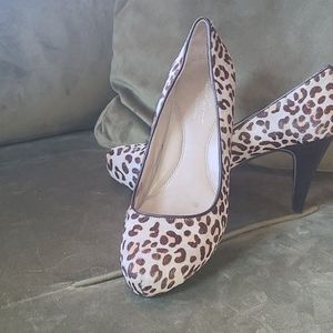 Kenneth Cole calf hair pumps sz 9.5